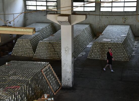 Canned food manufacturing in Damascus