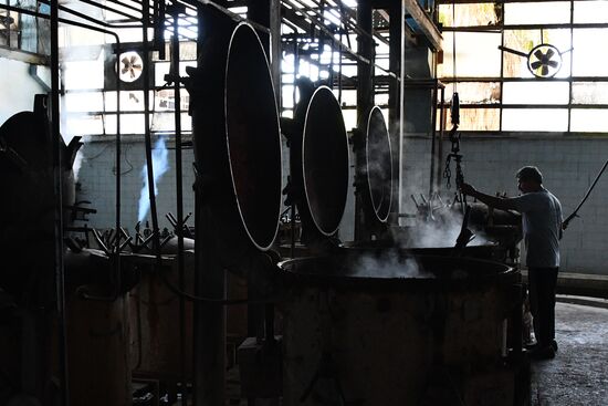 Canned food manufacturing in Damascus