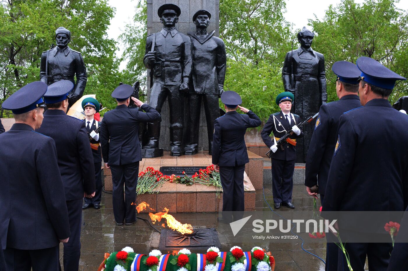 Laying wreaths and flowers at the border guards monument in Primorye