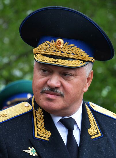 Laying wreaths and flowers at the border guards monument in Primorye