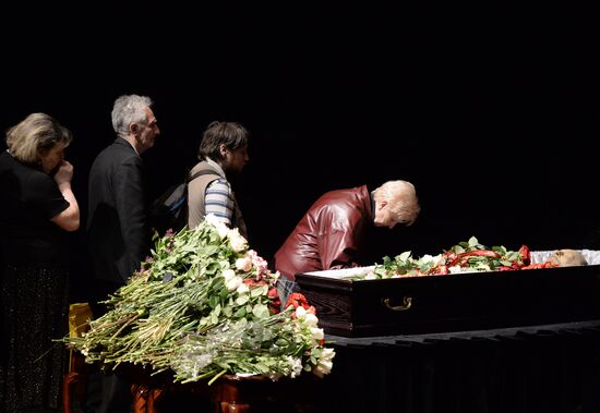 Funeral tribute for film director Alexander Burdonsky