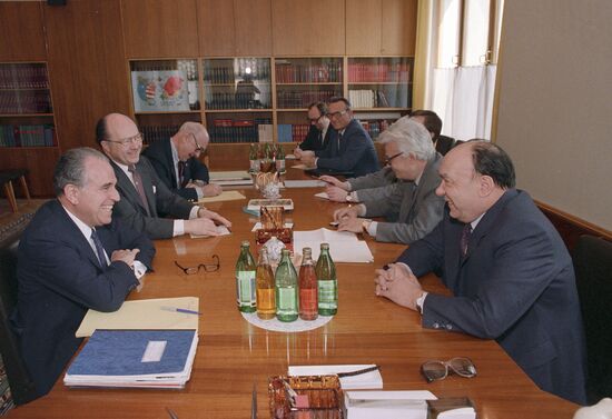 Secretary of CPSU Central Committee Alexander Yakovlev meets with USIA Director Charles Wick