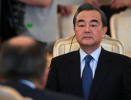 Foreign Minister Sergei Lavrov meets with Chinese counterpart Wang Yi