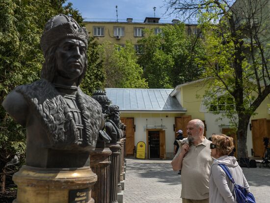 Alley of Rulers unveiled in Moscow