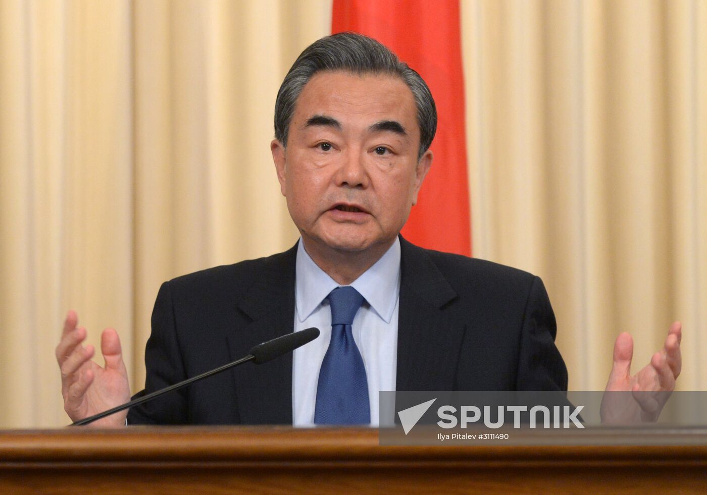 Foreign Minister Sergei Lavrov meets with Chinese counterpart Wang Yi