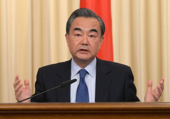 Foreign Minister Sergei Lavrov meets with Chinese counterpart Wang Yi