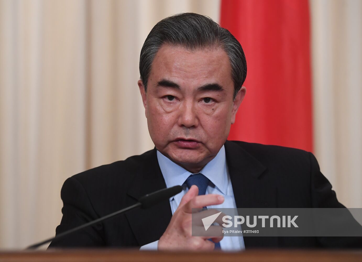 Foreign Minister Sergei Lavrov meets with Chinese counterpart Wang Yi