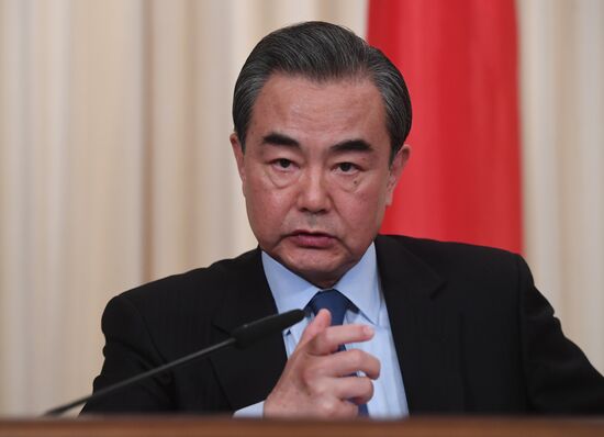 Foreign Minister Sergei Lavrov meets with Chinese counterpart Wang Yi