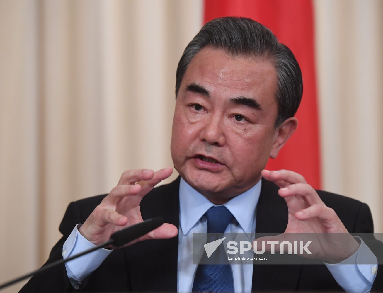 Foreign Minister Sergei Lavrov meets with Chinese counterpart Wang Yi