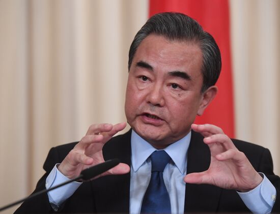 Foreign Minister Sergei Lavrov meets with Chinese counterpart Wang Yi