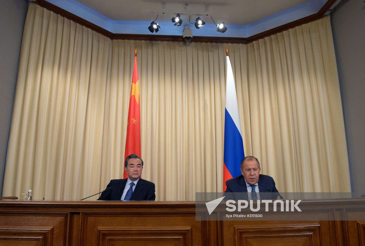 Foreign Minister Sergei Lavrov meets with Chinese counterpart Wang Yi