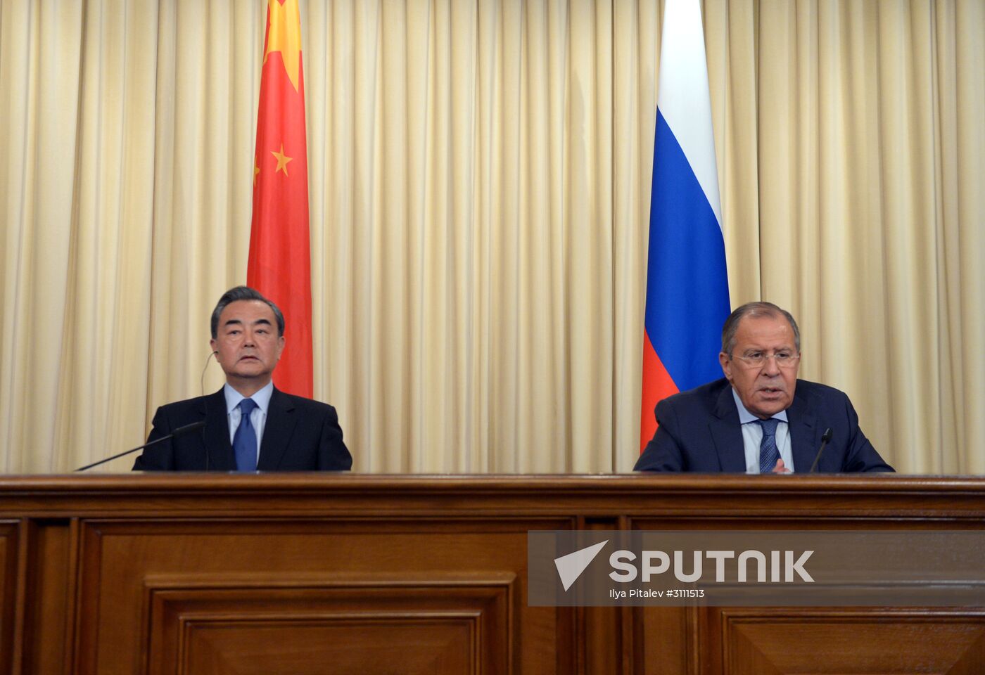 Foreign Minister Sergei Lavrov meets with Chinese counterpart Wang Yi