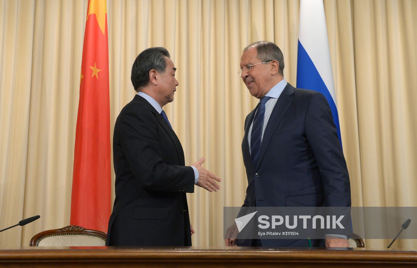 Foreign Minister Sergei Lavrov meets with Chinese counterpart Wang Yi