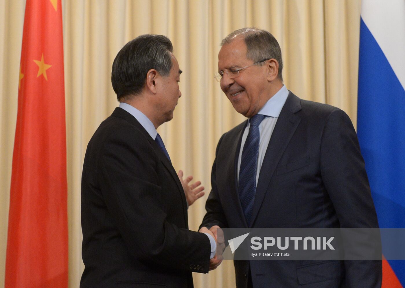 Foreign Minister Sergei Lavrov meets with Chinese counterpart Wang Yi