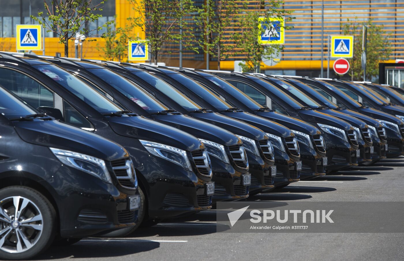 Drivers practice arrival at SPIEF 2017
