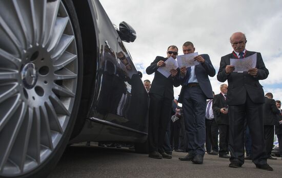 Drivers practice arrival at SPIEF 2017