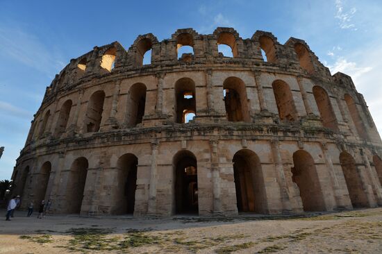 Cities of the world. El Djem