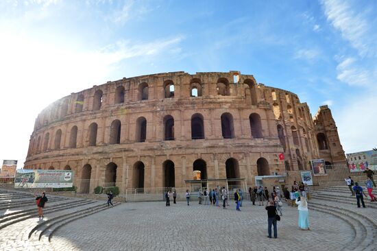 Cities of the world. El Djem