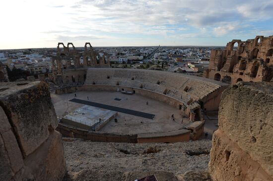 Cities of the world. El Djem
