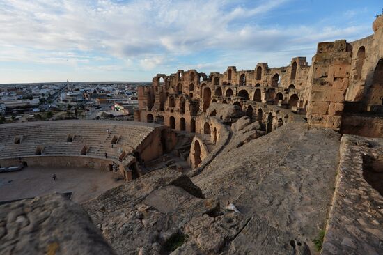 Cities of the world. El Djem