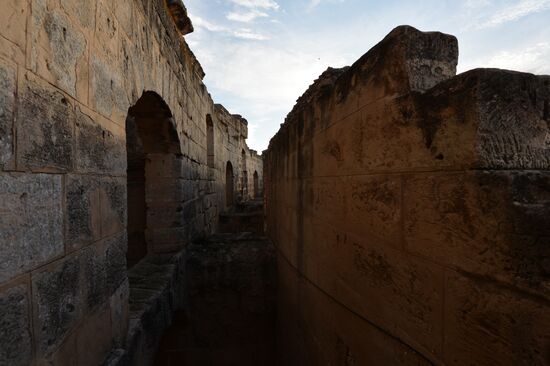 Cities of the world. El Djem