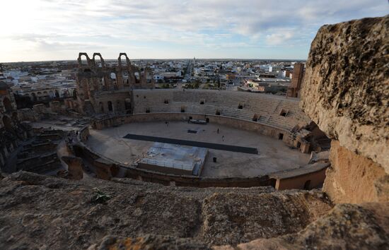 Cities of the world. El Djem