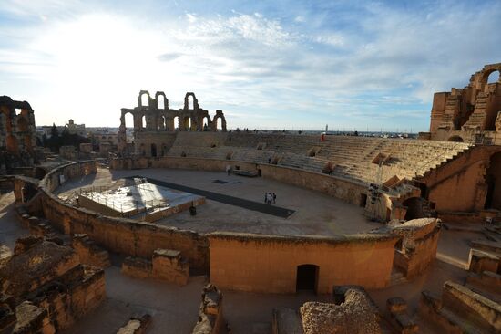 Cities of the world. El Djem