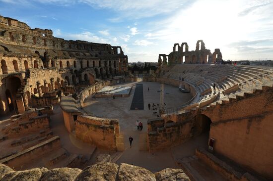 Cities of the world. El Djem