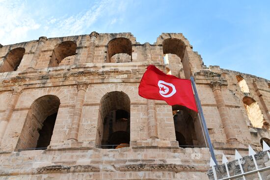 Cities of the world. El Djem