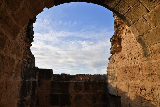 Cities of the world. El Djem