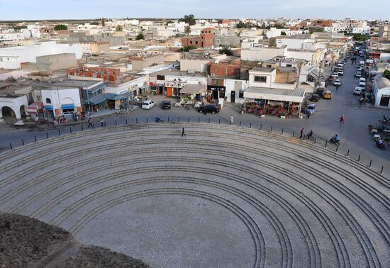 Cities of the world. El Djem
