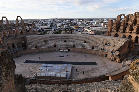 Cities of the world. El Djem