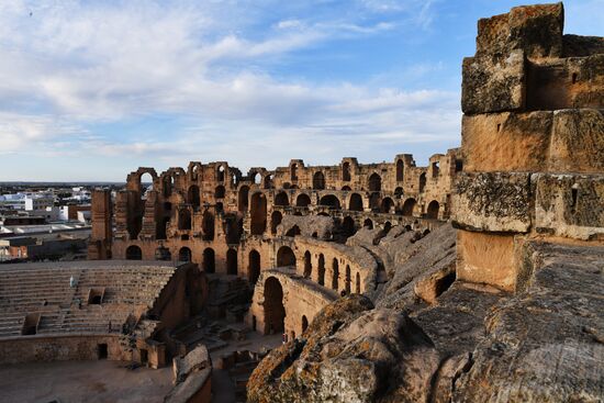 Cities of the world. El Djem