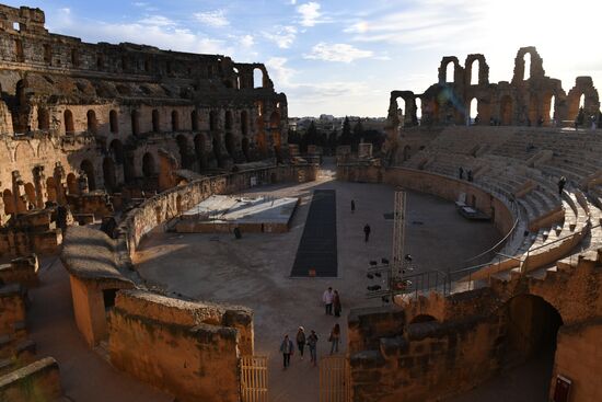 Cities of the world. El Djem