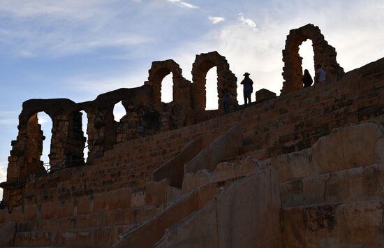 Cities of the world. El Djem