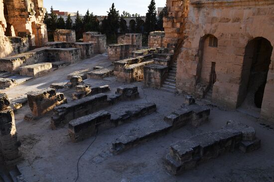 Cities of the world. El Djem
