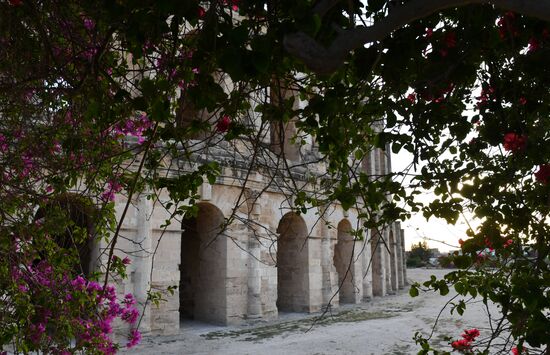 Cities of the world. El Djem