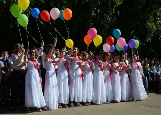Last Bell celebrations in Donetsk