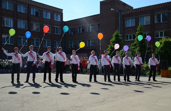 Farewell Bell celebrations in Donetsk