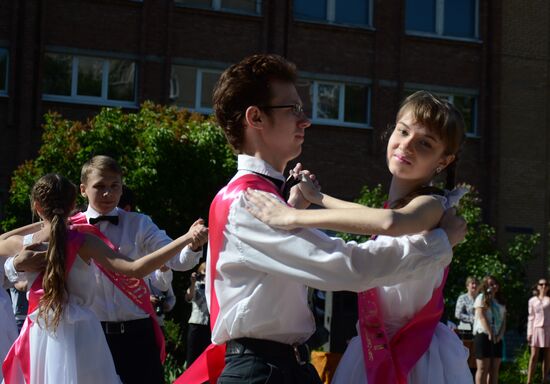 Last Bell celebrations in Donetsk