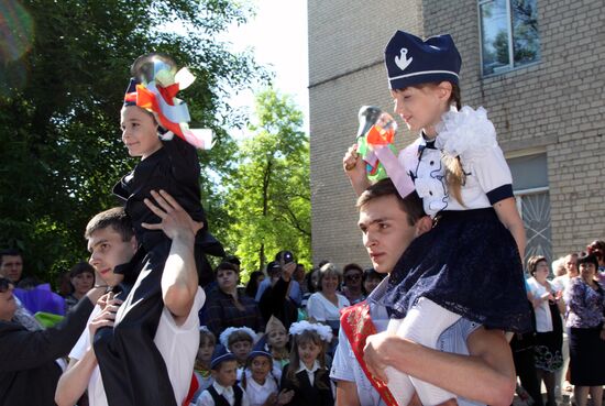 Last Bell celebrations in Donetsk