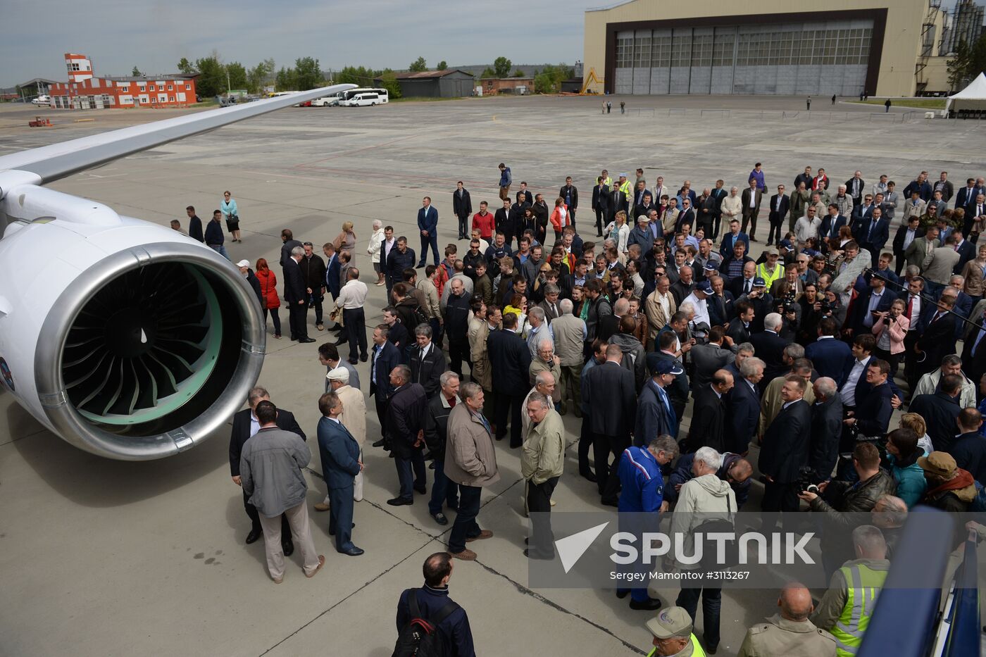 Russian MC21 passenger jet makes maiden flight