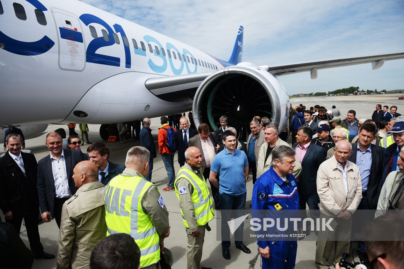 Russian MC21 passenger jet makes maiden flight