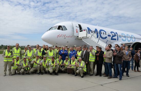 Russian MC21 passenger jet makes maiden flight