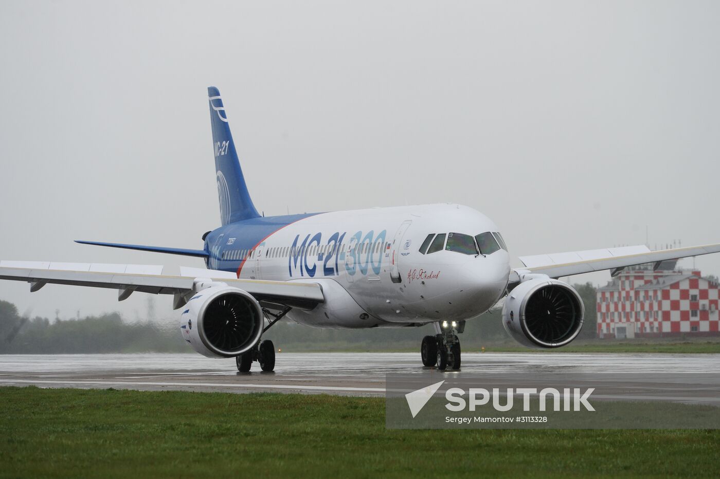 Russian MC21 passenger jet makes maiden flight