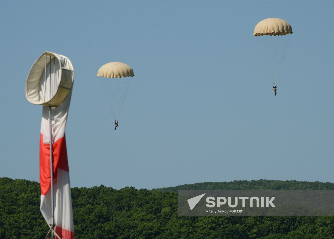 Ussurisk Suvorov military school cadets airdropped