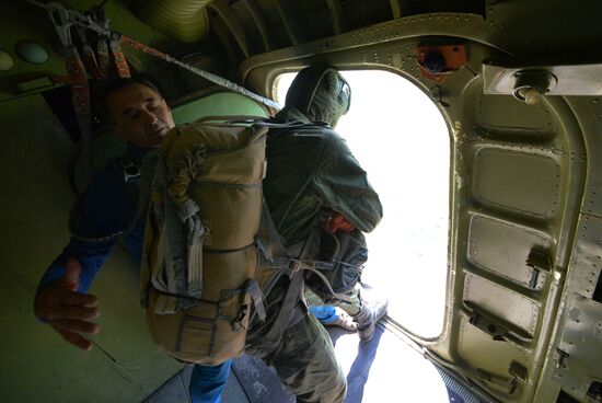 Ussurisk Suvorov military school cadets airdropped