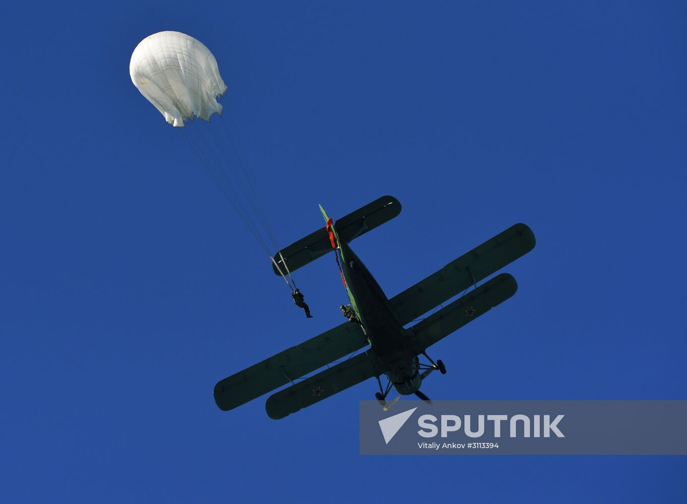 Ussurisk Suvorov military school cadets airdropped