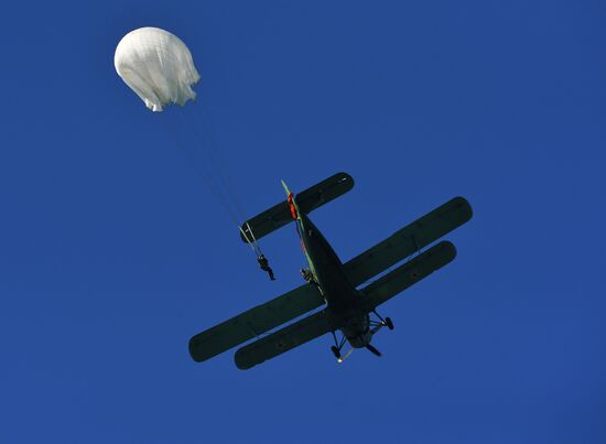 Ussurisk Suvorov military school cadets airdropped