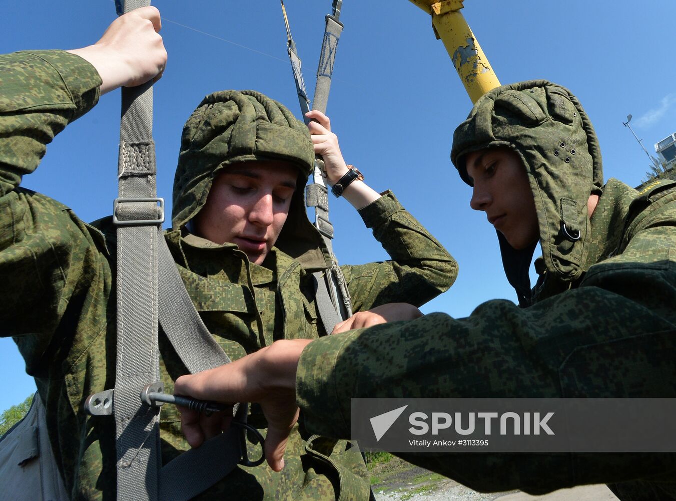 Ussurisk Suvorov military school cadets airdropped